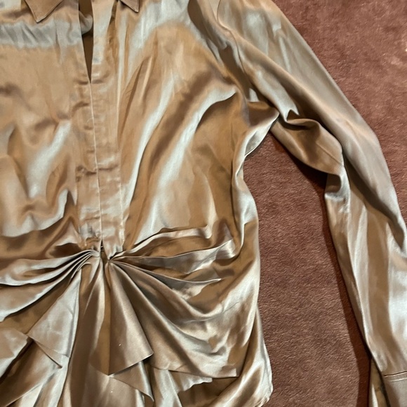 Farinaz Taghavi gold blouse 
size 4 
silk blend
No flaws - Picture 2 of 6